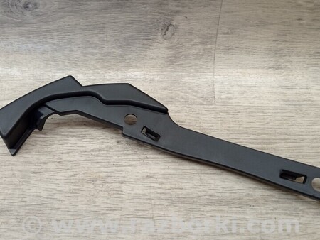 ФОТО Кронштейн кріплення направляюча заднього бампера правий Седан для Audi (Ауди) A3 8P1, 8PA, 8P7 (03.2003-12.2013) Киев