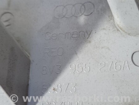 ФОТО Права заглушка омивача фари переднього бампера для Audi (Ауди) A3 8P1, 8PA, 8P7 (03.2003-12.2013) Киев