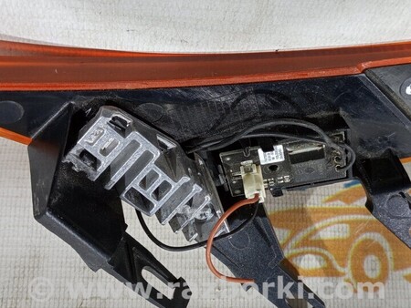 ФОТО Повторитель поворота правую фару Повторювач повороту для Audi (Ауди) A4 B9 - 8W2, 8W5 (06.2015-...) Киев