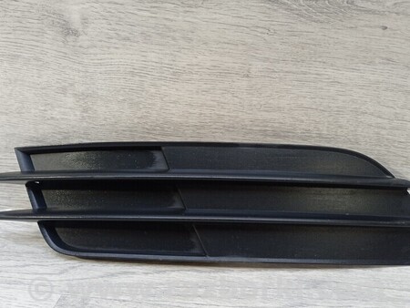 ФОТО Заглушка противотуманных фар бампера переднего левая для Audi (Ауди) A6 C6 (02.2004-12.2010) Киев