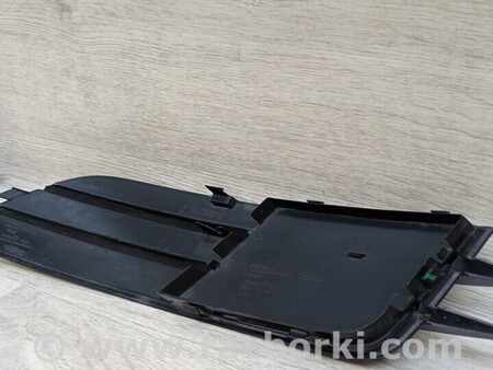 ФОТО Заглушка противотуманных фар бампера переднего левая для Audi (Ауди) A6 C6 (02.2004-12.2010) Киев