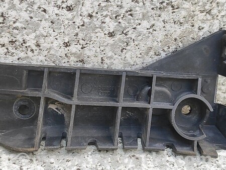 ФОТО Кронштейн бампера переднего правый для Audi (Ауди) A6 C6 (02.2004-12.2010) Киев