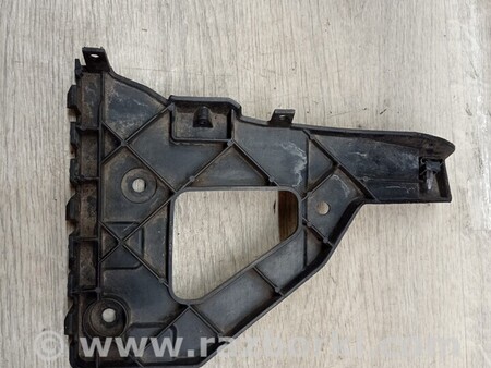 ФОТО Кронштейн кріплення направляюча переднього бампера лівий для Audi (Ауди) A6 C6 (02.2004-12.2010) Київ