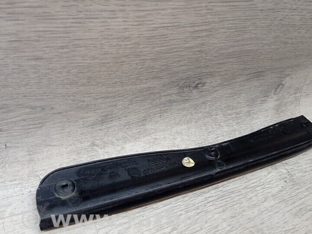 ФОТО Ущільнювач накладка захист капоту правий для Audi (Ауди) A6 C6 (02.2004-12.2010) Киев