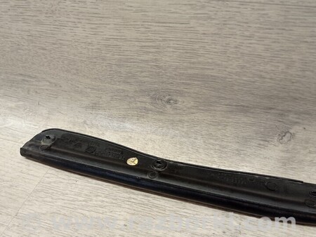 ФОТО Ущільнювач накладка захист капоту правий для Audi (Ауди) A6 C6 (02.2004-12.2010) Киев