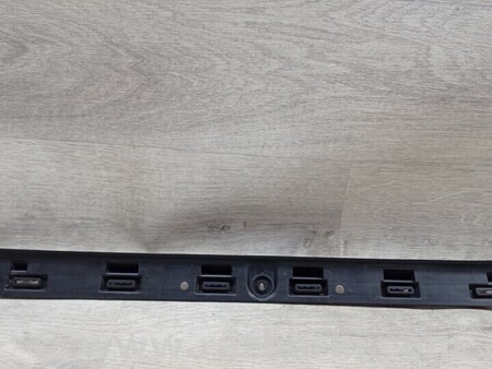 ФОТО Кронштейн кріплення направляюча заднього бампера центральний для Audi (Ауди) A8 D5 (07.2017-...) Киев