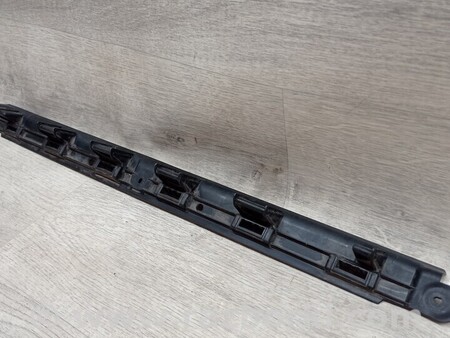 ФОТО Кронштейн кріплення направляюча заднього бампера центральний для Audi (Ауди) A8 D5 (07.2017-...) Киев