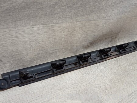 ФОТО Кронштейн кріплення направляюча заднього бампера центральний для Audi (Ауди) A8 D5 (07.2017-...) Киев