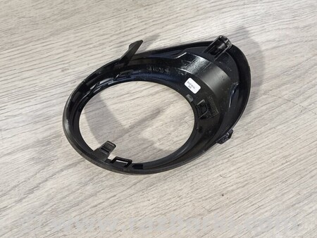 ФОТО Накладка Направляющая Крепление Кронштейн противотуманной фары правой для Opel Adam (2013-2019) Київ