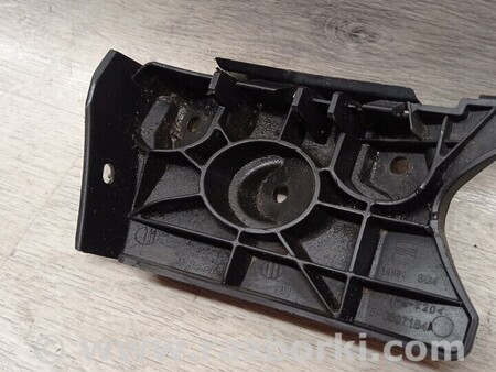 ФОТО Kронштейн кріплення направляюча переднього бампера правий для Seat Altea Киев