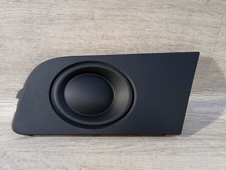 ФОТО Заглушка противотуманных фар бампера переднего правая для Volkswagen Amarok Київ