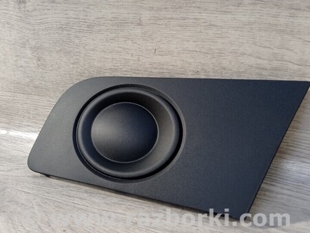 ФОТО Заглушка противотуманных фар бампера переднего правая для Volkswagen Amarok Київ