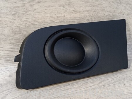 ФОТО Заглушка противотуманных фар бампера переднего правая для Volkswagen Amarok Київ