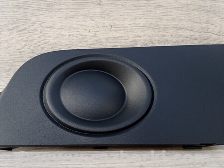 ФОТО Заглушка противотуманных фар бампера переднего правая для Volkswagen Amarok Київ