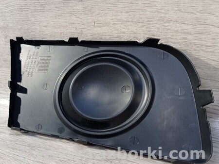 ФОТО Заглушка противотуманных фар бампера переднего правая для Volkswagen Amarok Київ