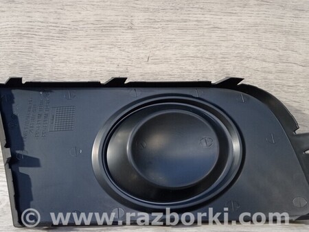 ФОТО Заглушка противотуманных фар бампера переднего правая для Volkswagen Amarok Київ