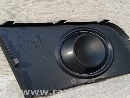 ФОТО Заглушка противотуманных фар бампера переднего правая для Volkswagen Amarok Київ