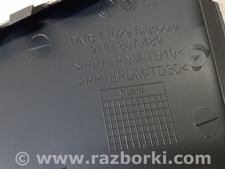 ФОТО Заглушка противотуманных фар бампера переднего правая для Volkswagen Amarok Київ