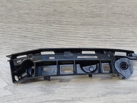 ФОТО Кронштейн Крепление Направляющая бампера переднего правый для Toyota Aygo AB40 (2014-...) Киев