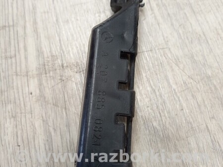 ФОТО Кронштейн кріплення направляюча заднього бампера правий для Mercedes-Benz C-CLASS Киев