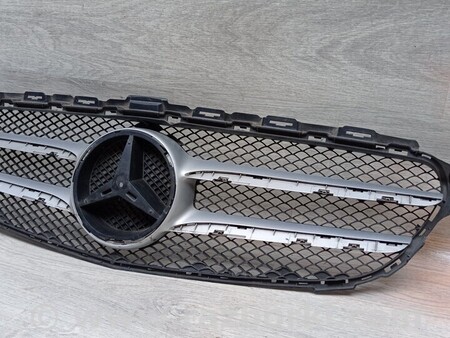 ФОТО Решетка радиатора бампера переднего центральная для Mercedes-Benz C-CLASS Киев