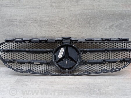 ФОТО Решетка радиатора бампера переднего центральная для Mercedes-Benz C-CLASS Киев