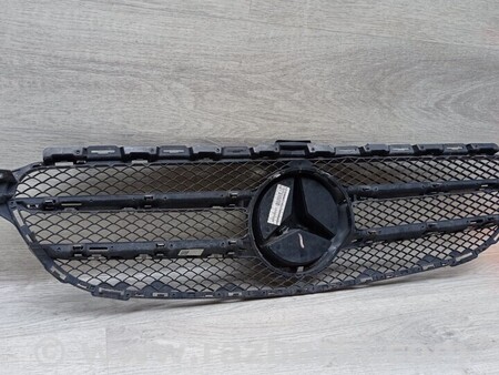 ФОТО Решетка радиатора бампера переднего центральная для Mercedes-Benz C-CLASS Киев