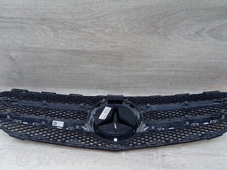 ФОТО Решетка радиатора бампера переднего центральная для Mercedes-Benz C-CLASS Киев