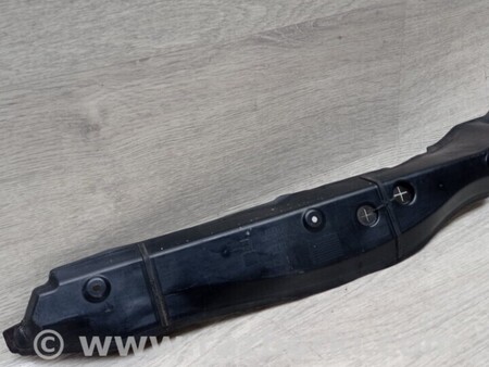 ФОТО Уплотнитель Накладка Кронштейн бампера переднего левый для Mercedes-Benz C-CLASS Киев