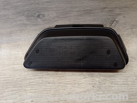 ФОТО Заглушка накладка заднього бампера правий для Renault Captur (2013-...) Киев