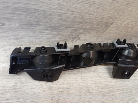 ФОТО Кронштейн кріплення направляюча заднього бампера лівий для Renault Captur (2013-...) Киев