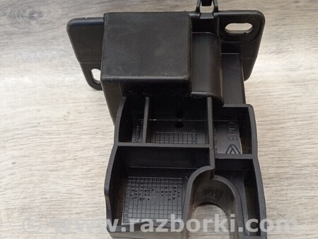 ФОТО Кронштейн кріплення направляюча підсилювача переднього бампера правий для Renault Captur (2013-...) Киев