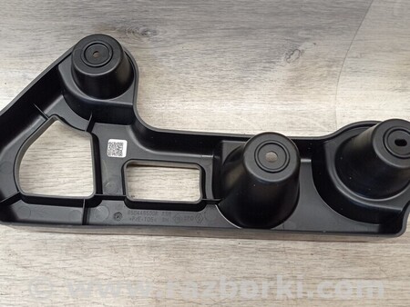 ФОТО Кронштейн кріплення направляюча заднього бампера правий Універсал для Renault Clio Киев