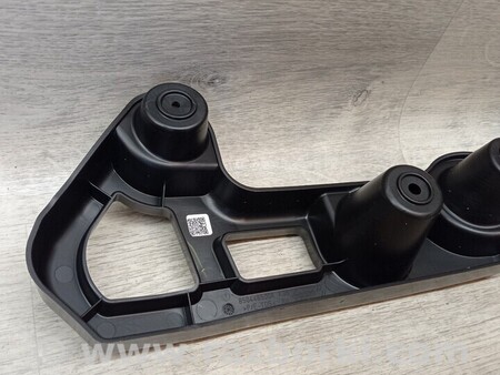 ФОТО Кронштейн кріплення направляюча заднього бампера правий Універсал для Renault Clio Киев