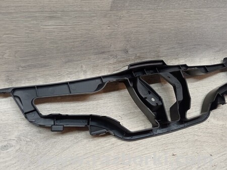 ФОТО Нова оригінальна Кронштейн кріплення направляюча решітки переднього для Renault Clio Киев