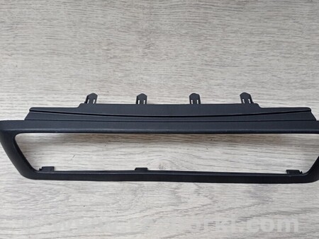 ФОТО Рамка накладки вентиляції для Opel Combo Київ