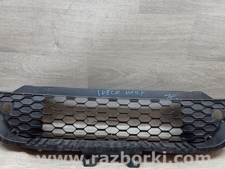 ФОТО Решетка радиатора бампера переднего центральная для Iveco Daily Киев