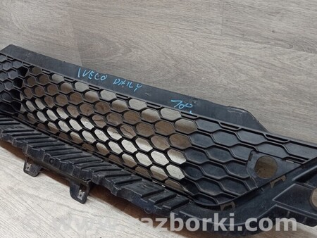 ФОТО Решетка радиатора бампера переднего центральная для Iveco Daily Киев