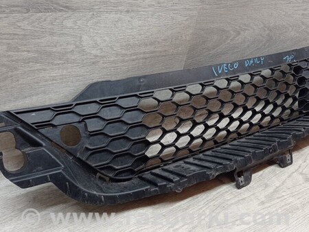 ФОТО Решетка радиатора бампера переднего центральная для Iveco Daily Киев