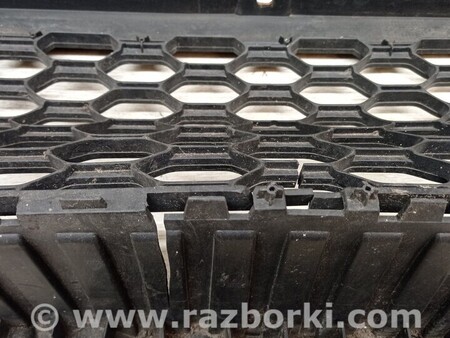 ФОТО Решетка радиатора бампера переднего центральная для Iveco Daily Киев