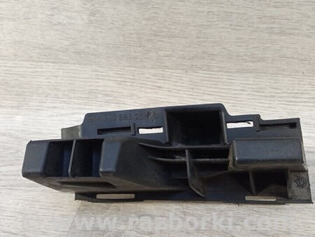 ФОТО Крепление Направляющая Кронштейн бампера переднего левый для Mercedes-Benz E-Class Киев