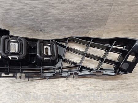 ФОТО Кронштейн кріплення направляюча заднього бампера правий для Mercedes-Benz E-Class Киев