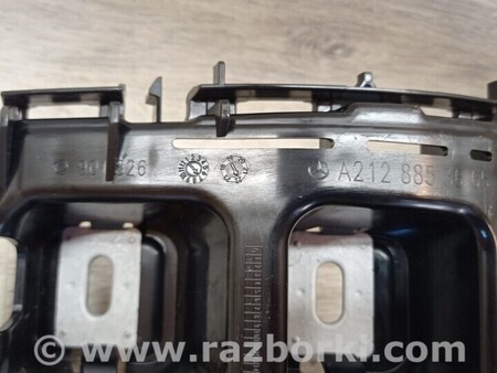 ФОТО Кронштейн кріплення направляюча заднього бампера правий для Mercedes-Benz E-Class Киев