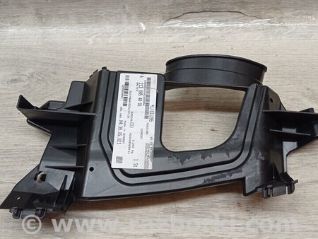 ФОТО Кронштейн кріплення направляюча труби вихлопної для Mercedes-Benz E-Class Киев