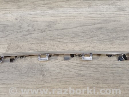 ФОТО Молдинг решетки радиатора левий для Mercedes-Benz E-Class Киев