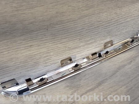 ФОТО Молдинг решетки радиатора левий для Mercedes-Benz E-Class Киев