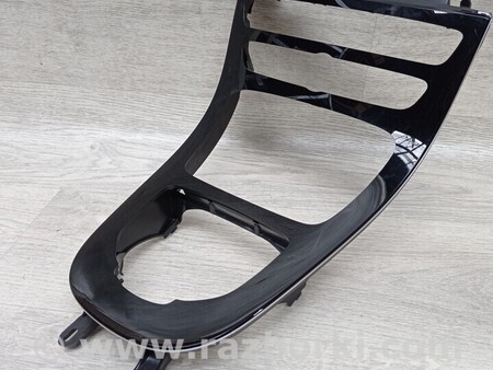 ФОТО Накладка Торпедо консоли Центральной для Mercedes-Benz E-Class Киев