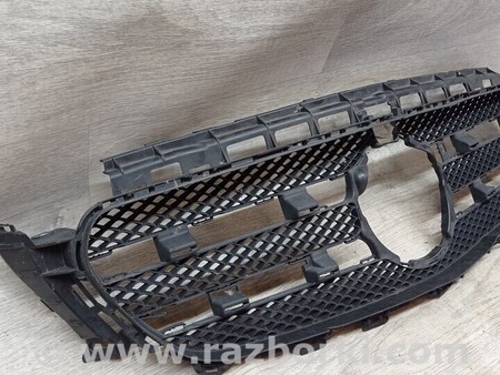 ФОТО Решетка радиатора бампера переднего центральная для Mercedes-Benz E-Class Киев