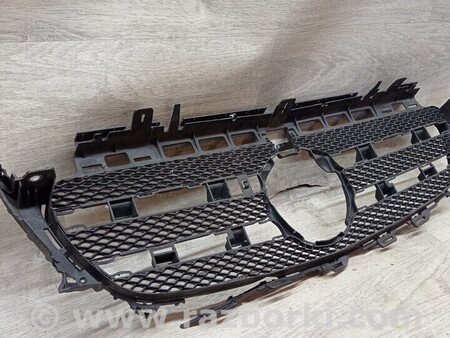 ФОТО Решетка радиатора бампера переднего центральная для Mercedes-Benz E-Class Киев