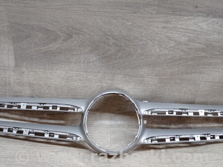 ФОТО Решетка радиатора бампера переднего центральная для Mercedes-Benz E-Class Киев